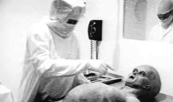 SHOCKING Discovery in Attic: "Alien Corpse" Photos from Roswell UFO Crash Finally Revealed?